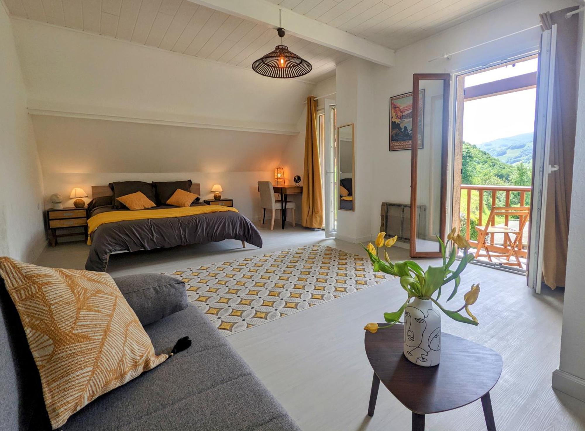 La Bigourdane Grand Gite Confortable & Spa กอมปอง ภายนอก รูปภาพ